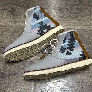 SANUK WOMENS COZY VIBE SOUTHWEST FUR LINED BOOTIES SIZE 10